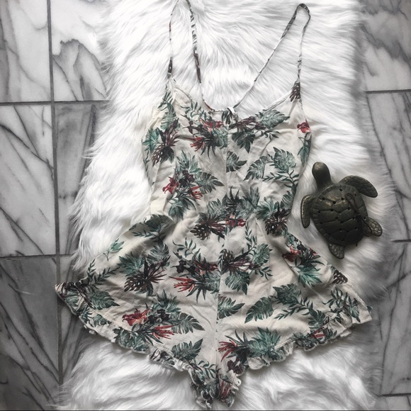 Roxy Tops - PRICE DROP $25! HP⚡Roxy Tropical Palm Print Romper